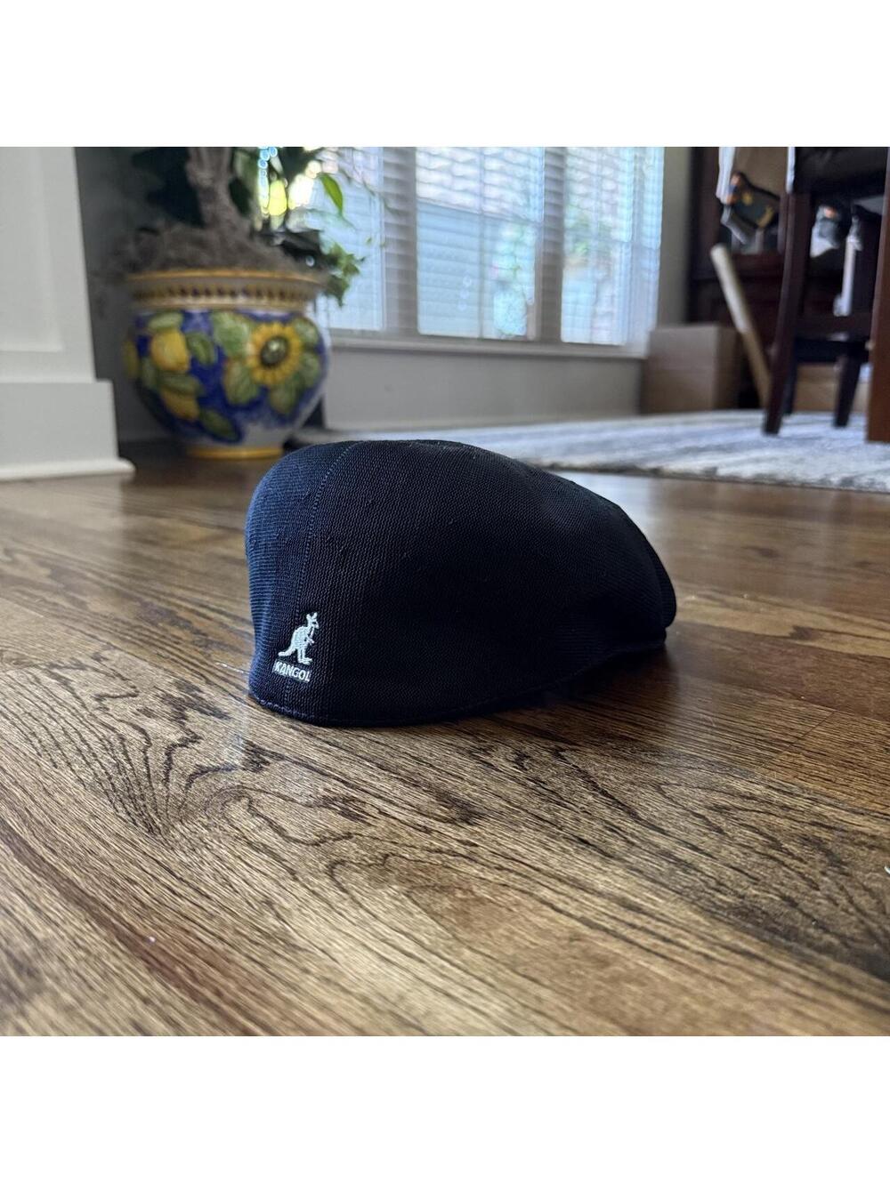 Kangol Black Tropic 504 Flat Cap 🦘